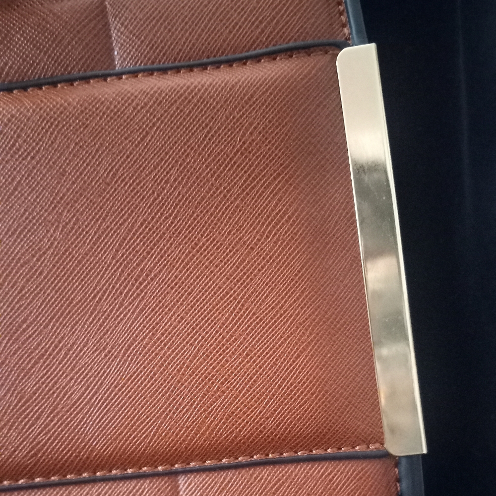 Hand Bag - Picture 6 of 8